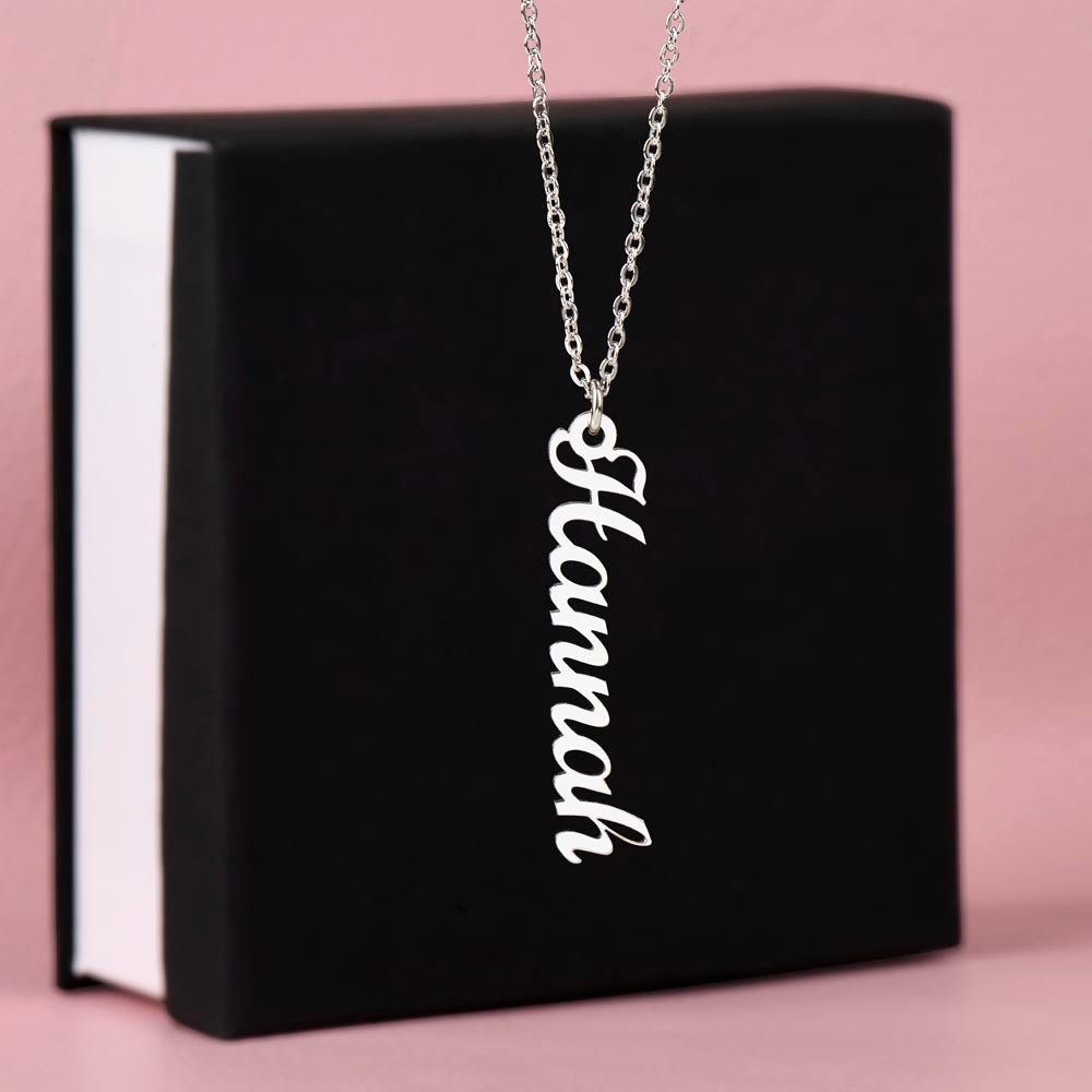 Linda Horizontal Name Necklace